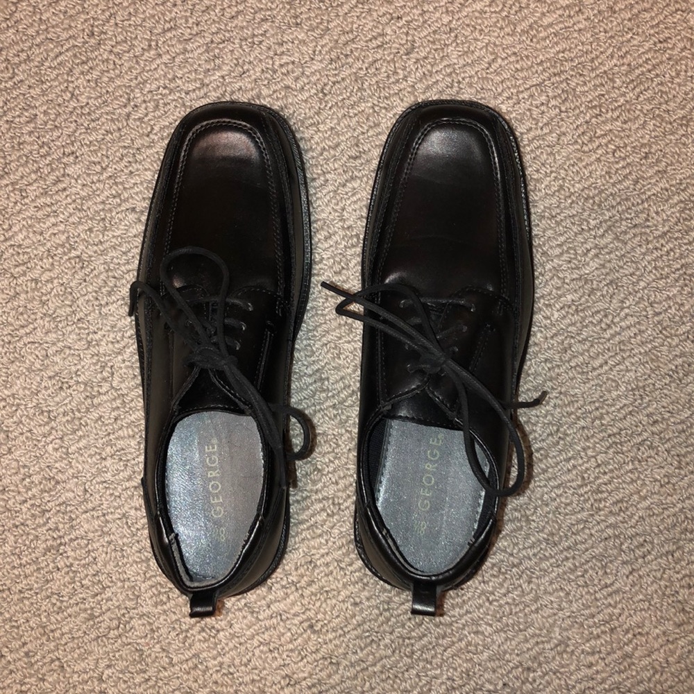 Men’s black dress shoes